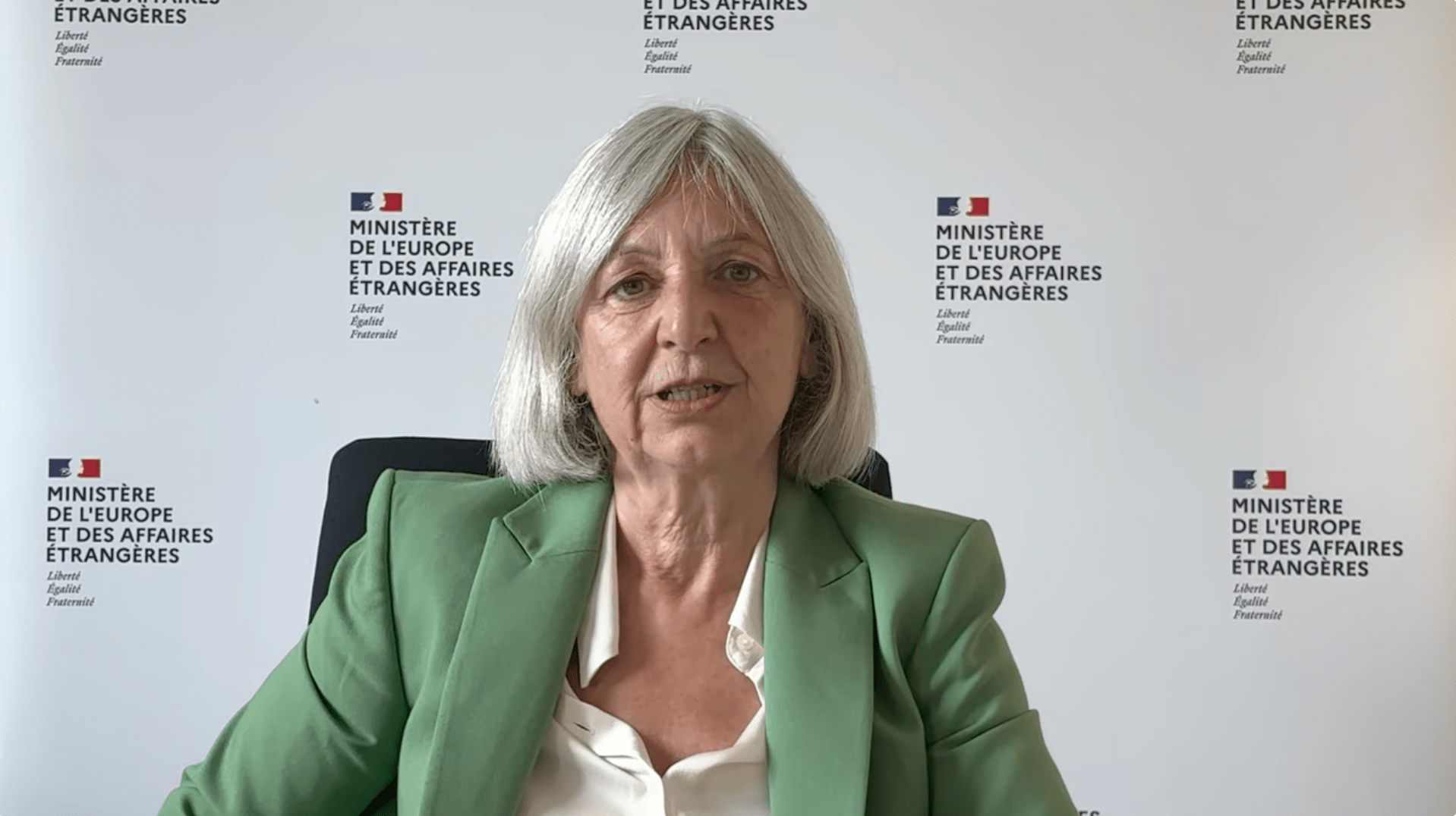 Vidéo de Mme béatrice le fraper du helen